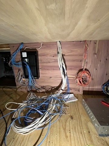 Low-voltage network cabling at the panel