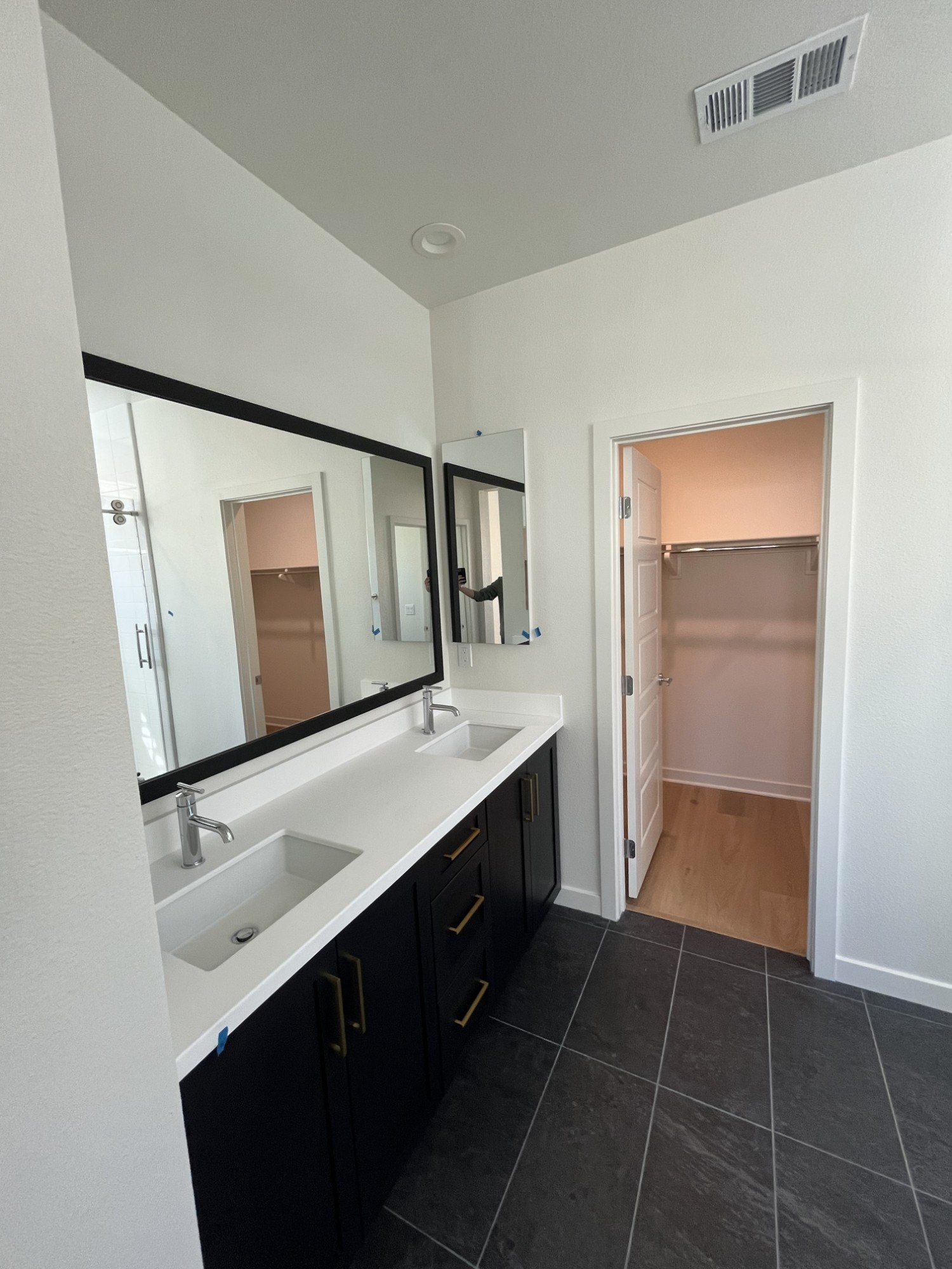 Double vanity with quartz top and walk-in closet